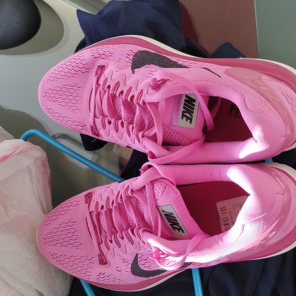 Women's pink Nike shoes size 10 barely worn